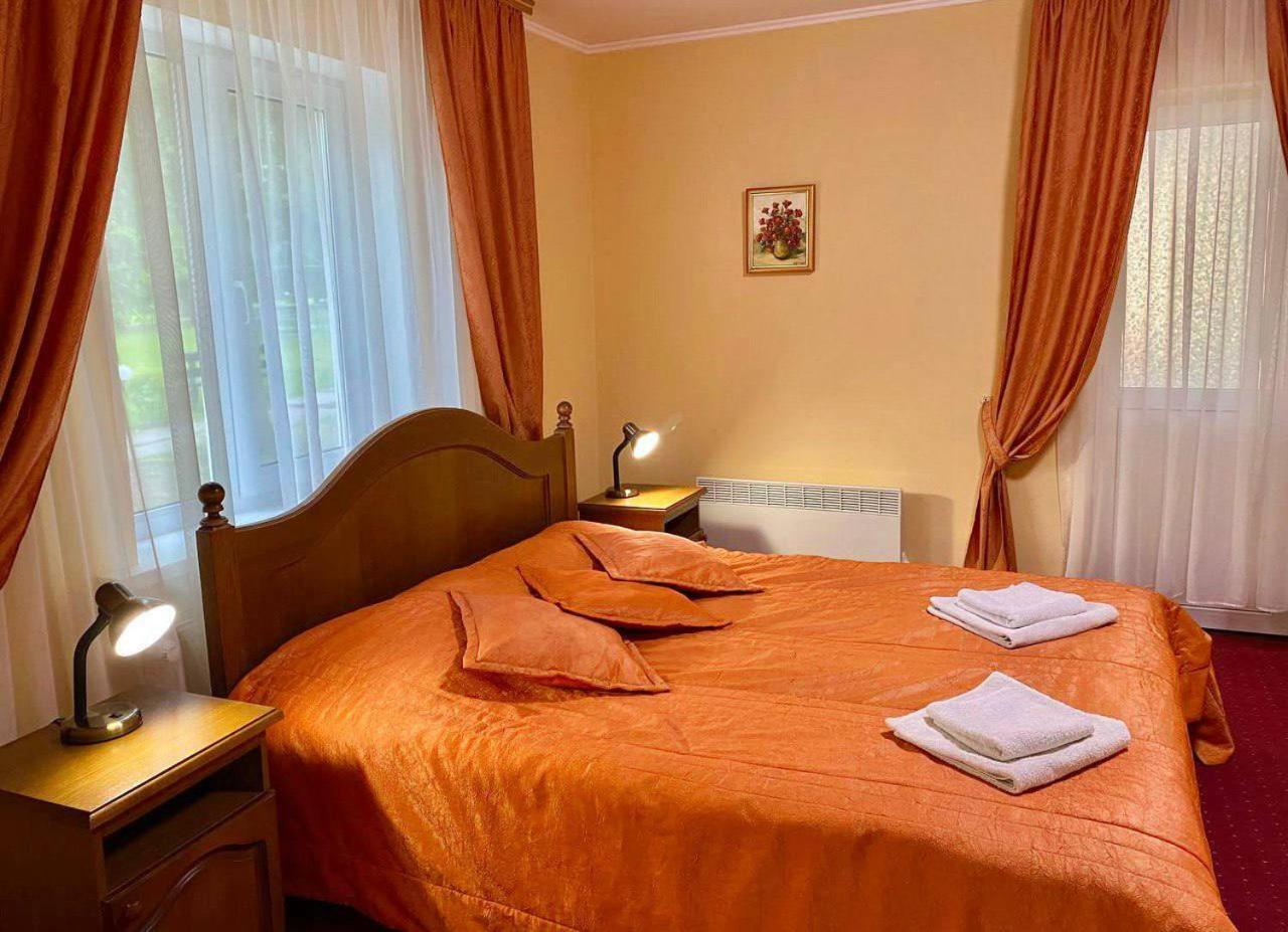 Maison d'hôtes Dibrova Club à Fastov Extérieur photo